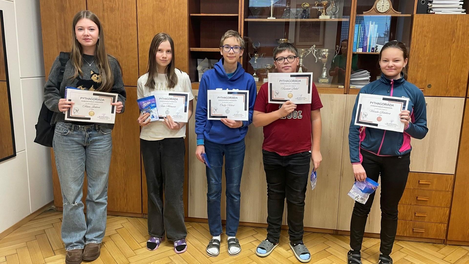 NAŠE ÚSPĚCHY V OKRESNÍCH A KRAJSKÝCH KOLECH OLYMPIÁD A DALŠÍCH SOUTĚŽÍ